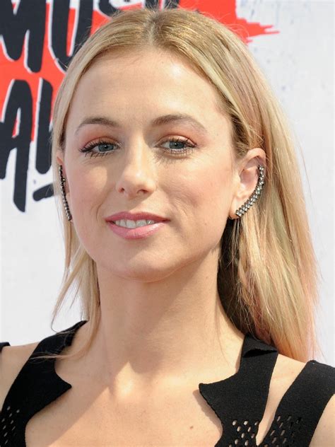 Iliza Shlesinger - Biography, Height & Life Story | Super Stars Bio