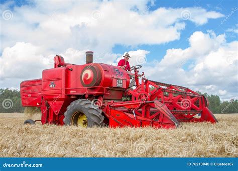 A Old Vintage Massey Ferguson 400 Combine Harvesters Editorial Image - Image of industrial, huge ...