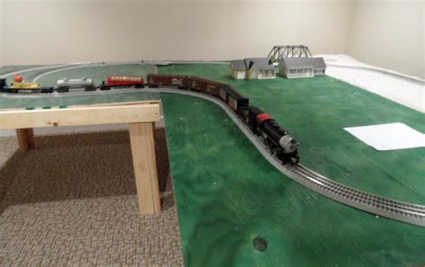 Lionel ho scale trains : O scale train layouts 4x8