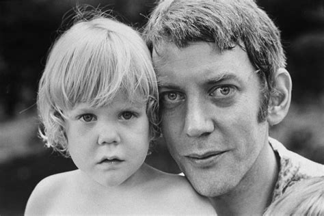 Donald and Kiefer Sutherland, 1970 : pics