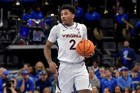 UVA basketball players spend time with UVA hospital patients