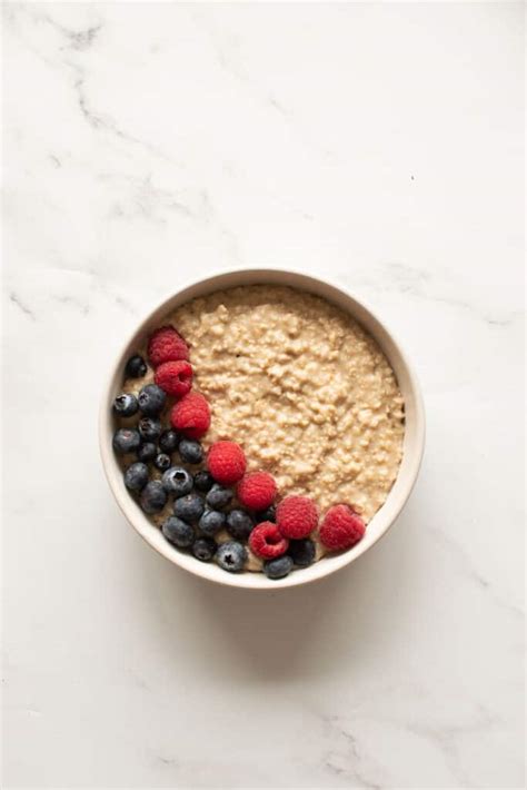 Protein Porridge (4 Ingredient Oatmeal!) - Hint of Healthy