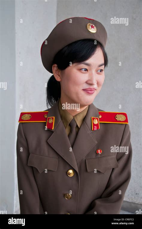 Female north korea army hi-res stock photography and images - Alamy