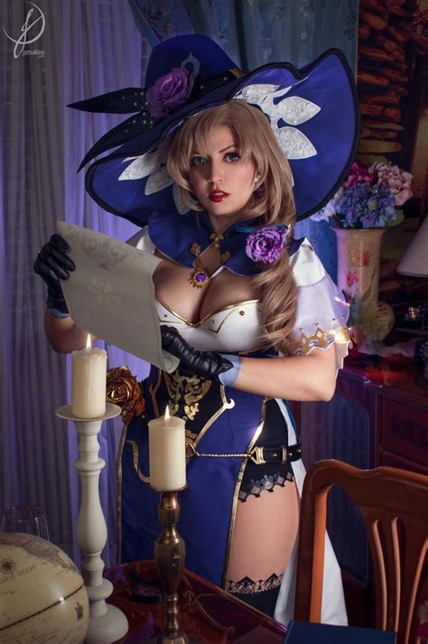 Stunning Lisa Cosplay