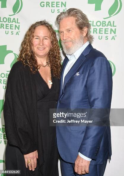 Actor Jeff Bridges and environmentalist Dianna Cohen arrive at the ...