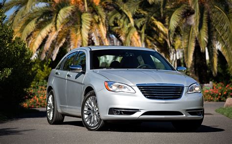 2012 Chrysler 200 Reviews and Rating | Motor Trend