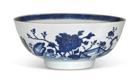 A LARGE CHINESE BLUE AND WHITE BOWL , KANGXI PERIOD (1662-1722) | Christie's