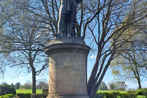 Peel Park Sir Robert Peel Statue - Bradford District Parks