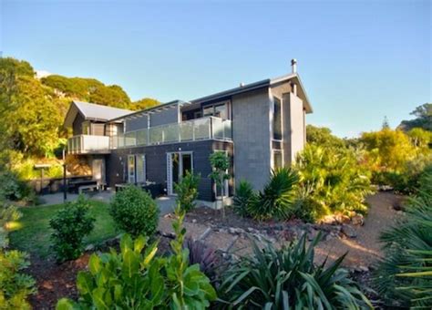 Waiheke Island Holiday Home accommodation. AMAZING HOUSE