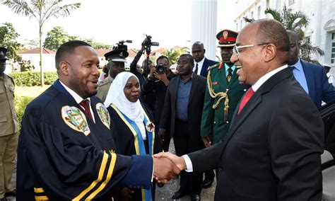 RAIS WA ZANZIBAR DK HUSSEIN ALI MWINYI ALIHUTUBIA BARAZA LA KUMI LA ...