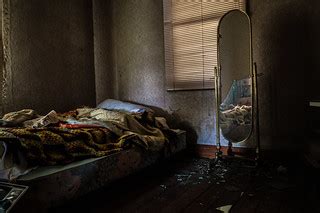 Abandoned Bedroom | The abandoned bedroom looked like someon… | Flickr