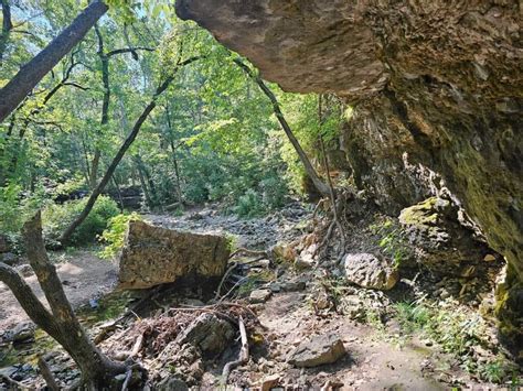 This Epic Waterfall Trail In Missouri Leads To A Hidden Swimming Hole - Mainstream Adventures