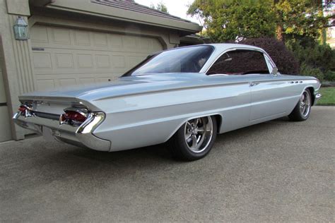 1961 BUICK LESABRE CUSTOM HARDTOP - Rear 3/4 - 236194