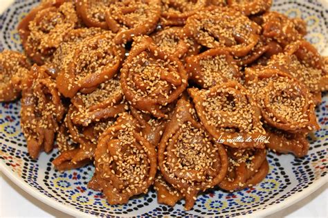 Les recettes de H&L: Recette marocaine : Chebbakia / Gâteau marocain au ...