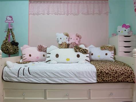 25 Adorable Hello Kitty Bedroom Decoration Ideas for Girls