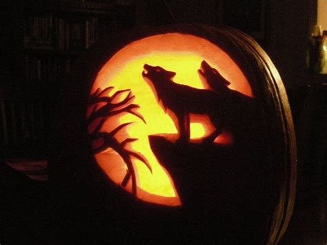 Two wolves howling on a cliff | Halloween | Pumpkin carving, Amazing ...