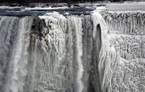 Frozen Niagara Falls - Business Insider