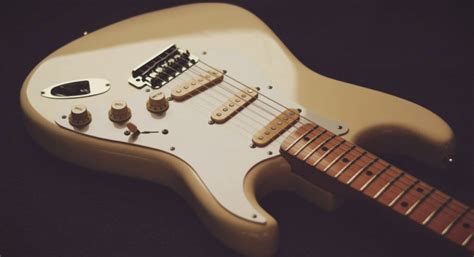 Fender vs Squier Stratocaster: Complete Comparison - Pro Sound HQ