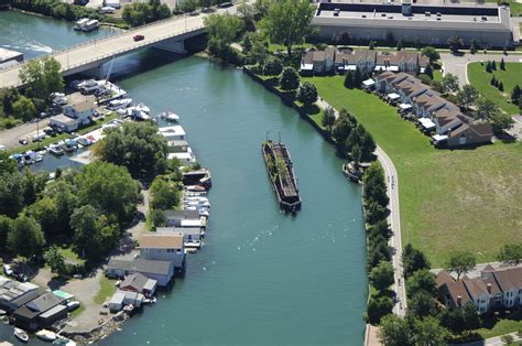 Tonawanda Swing Bridge in North Tonawanda, NY, United States - bridge ...