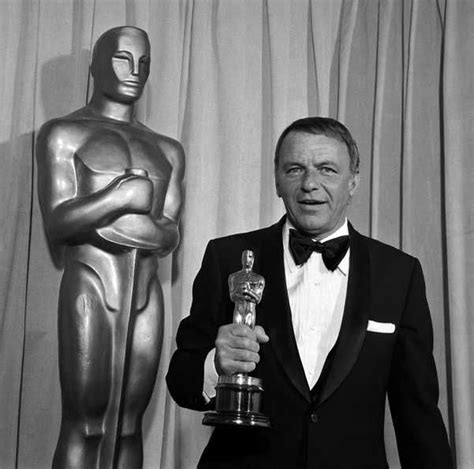 1971 Oscars: Frank Sinatra, recipient of Jean Hersholt Humanitarian Award 1970 | Frank sinatra ...