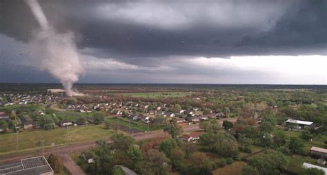 Incredible Drone Footage Catches A Tornado Destroying A Kansas Town in Full HD