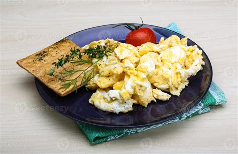 Scrambled eggs with tomato 7869860 Stock Photo at Vecteezy