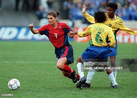 218 Mia Hamm Olympics Stock Photos, High-Res Pictures, and Images - Getty Images