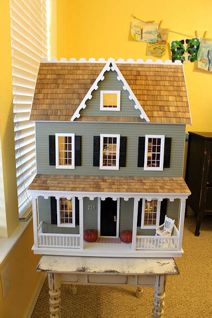 It's A Wannabe Decorator's Life: Pretty Little Dollhouse