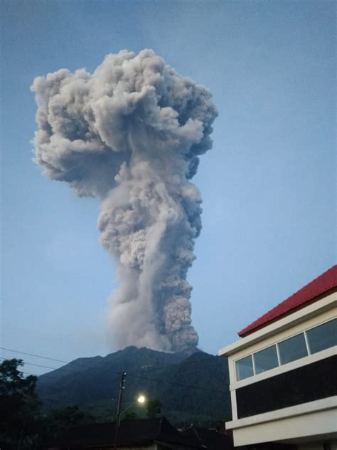 Foto-foto Erupsi Gunung Merapi, Kolom Semburan Abu Vulkanik Lebih Besar ...