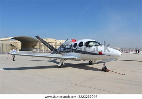 20 Cirrus Vision Jet Royalty-Free Photos and Stock Images | Shutterstock