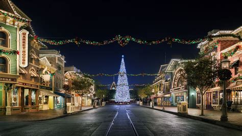 Main Street Christmas - Disneyland [1920x1080] | Disneyland christmas, Disneyland, Christmas ...