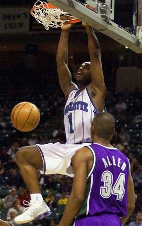 Baron Davis dunks on the Milwaukee Buck