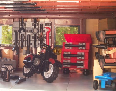 A Place To Keep All Your Tools: A Lego Garage. - EverydayBricks