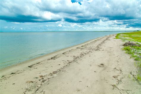 7 Best Beaches in Louisiana You Shouldn’t Miss - Southern Trippers