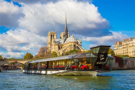 Bateaux-Mouches Seine River Cruise with 3-course Lunch & French Wine