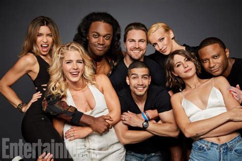 El reparto de 'Arrow' posa durante la Comic-Con 2017 - Fotos en eCartelera