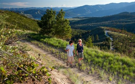 Hiking in Lake Chelan - Lake Chelan Chamber of Commerce