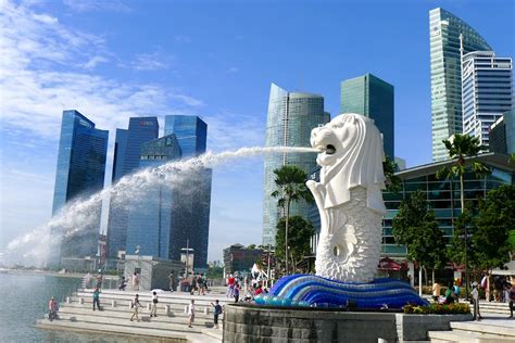 The Merlion Singapore - Living + Nomads – Travel tips, Guides, News & Information!