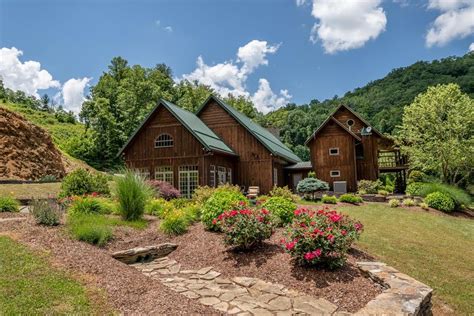 c.1967 Mountain Lodge For Sale on 45.7 Acres in Erwin, TN $1,800,000 - OLD HOUSE CALLING