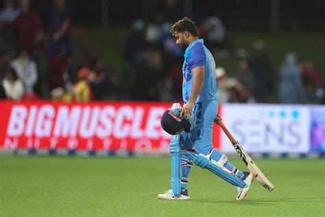 Rishabh Pant walks back after getting out for 11 | ESPNcricinfo.com