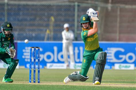 Laura Wolvaardt plays a picture-perfect cover drive | ESPNcricinfo.com