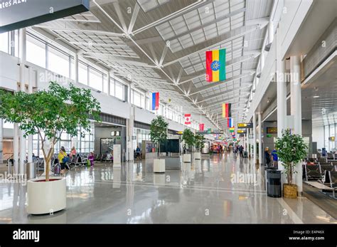 Departure gates at Washington-Dulles International Airport, Dulles, Virginia, USA Stock Photo ...