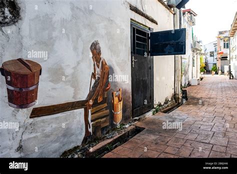 Street art murals in Malacca, Malaysia Stock Photo - Alamy