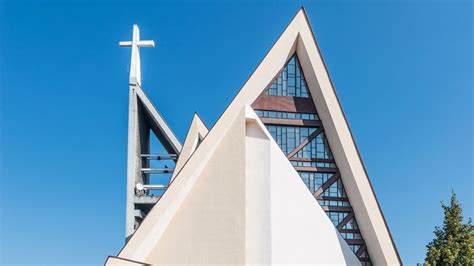 The eye-popping churches of Communist Poland - BBC Culture