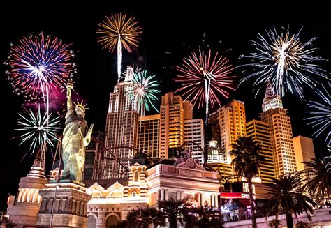 Vegas Fireworks 2024 - Monah Thomasa