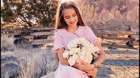 Karolina Protsenko made a bouquet for her mom's birthday - vlog