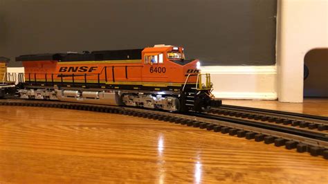 Lionel BNSF ES44AC Oil Train Set - YouTube