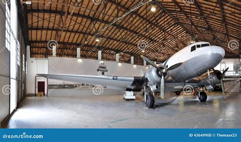 Airplane museum DC3 hangar editorial image. Image of warfare - 43649900