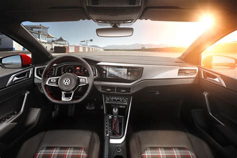 Volkswagen Polo GTI Mk6 debuts, 2.0L turbo, 197 hp & 6-speed manual! - AutoBuzz.my