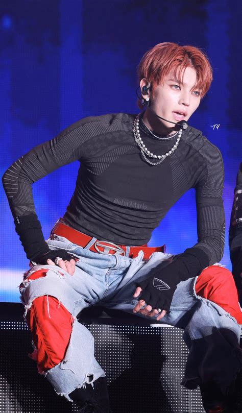 hay on Twitter: "One of taeyong's best concert fit like look at that body proportions"
